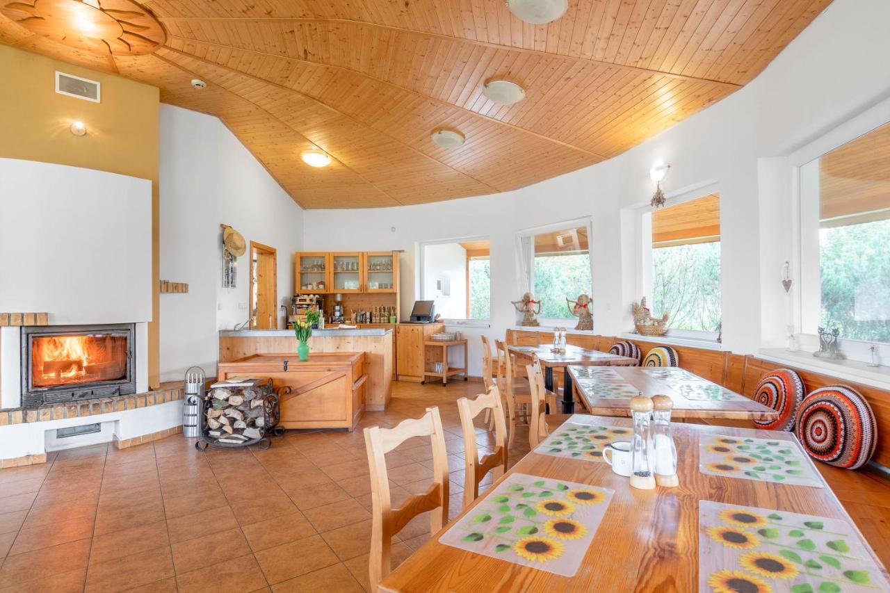 Farma Slunecny Dvur Apartmany A Family Stany Strecha Pod Strechou Hermanuv Mestec 외부 사진