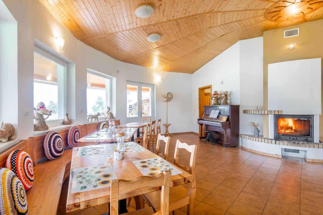 Farma Slunecny Dvur Apartmany A Family Stany Strecha Pod Strechou Hermanuv Mestec 외부 사진
