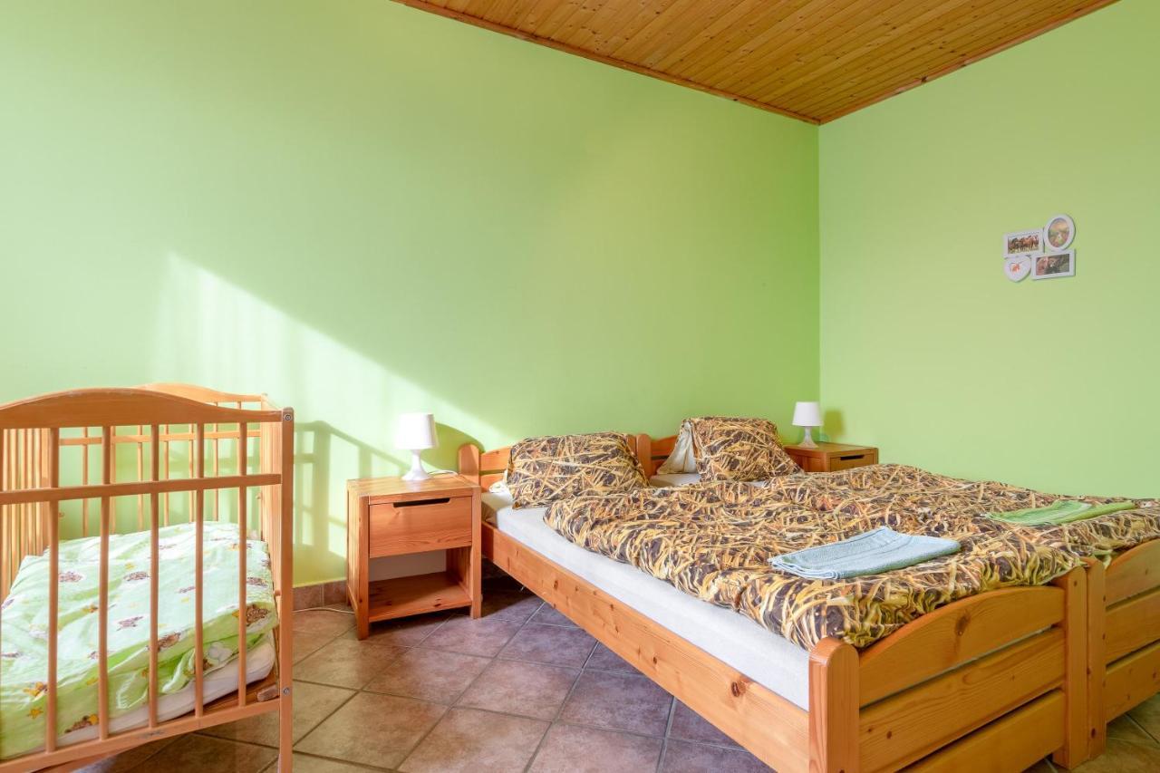 Farma Slunecny Dvur Apartmany A Family Stany Strecha Pod Strechou Hermanuv Mestec 외부 사진
