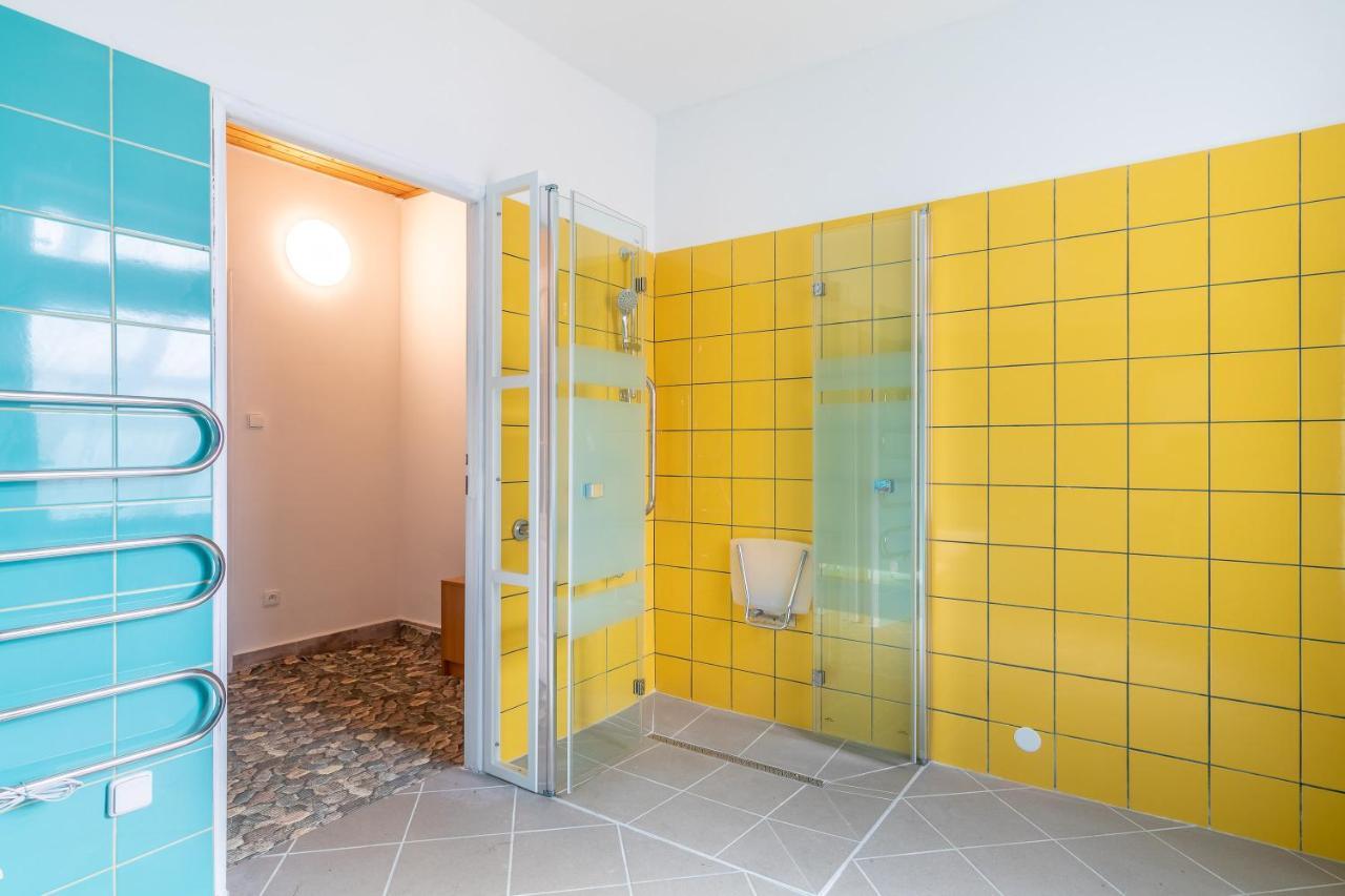 Farma Slunecny Dvur Apartmany A Family Stany Strecha Pod Strechou Hermanuv Mestec 외부 사진