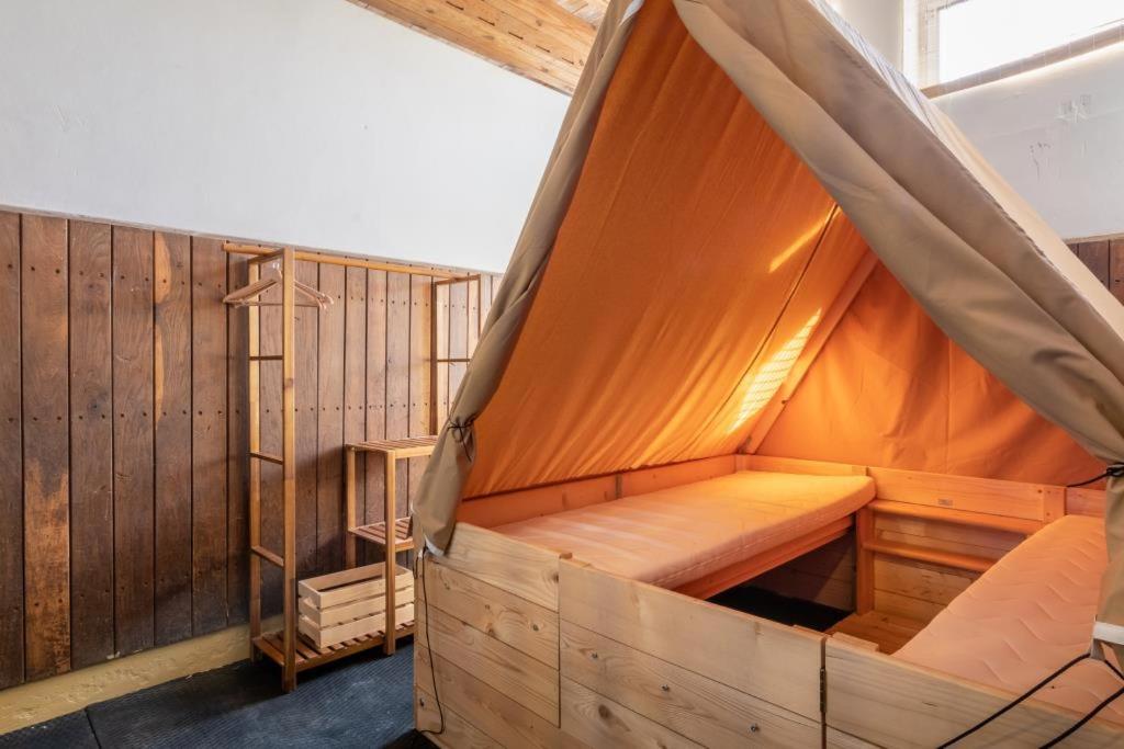 Farma Slunecny Dvur Apartmany A Family Stany Strecha Pod Strechou Hermanuv Mestec 외부 사진